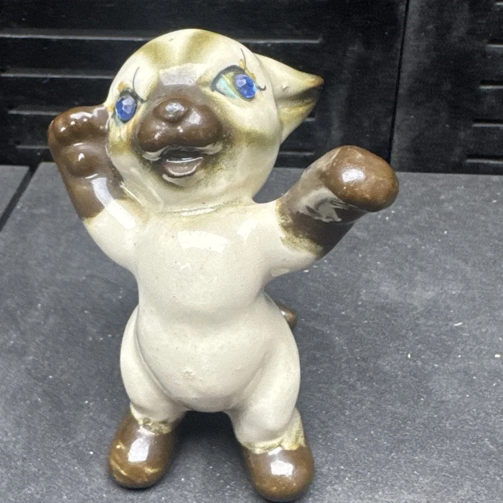 Vintage MCM Ceramic Kitsch Sassy Siamese Cat Figurine Blue‎ Rhinestone Eyes